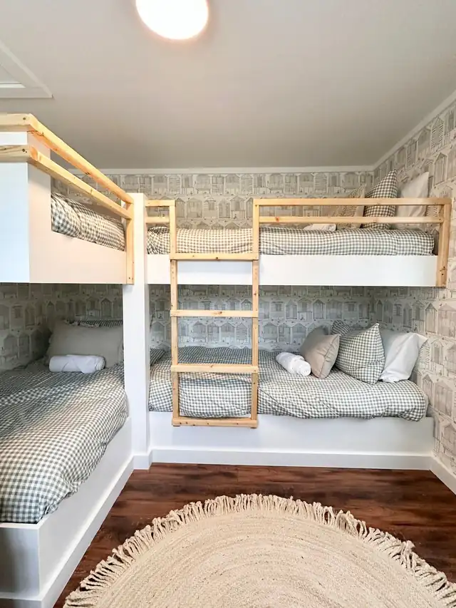 The Beach Hut: bunk room with built-in twin bunks